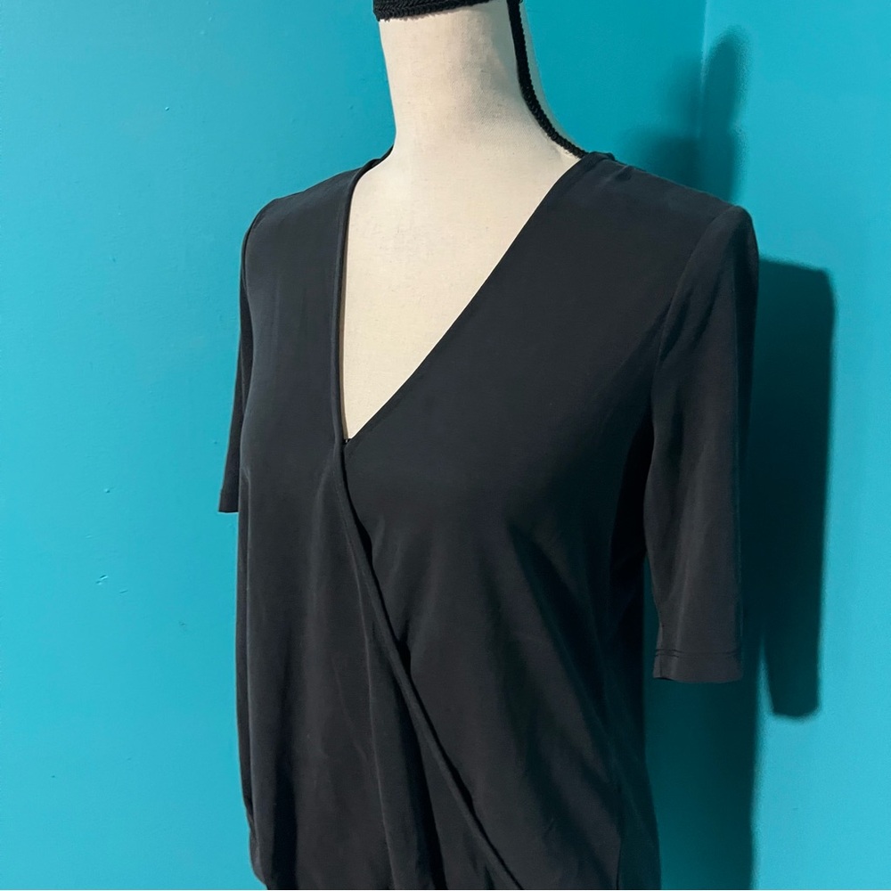 NWT Banana Republic S Dark Gray Short Sleeve Surplice Faux Wrap Top High Low - Picture 2 of 4